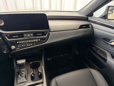 Used 2025 Lexus ES 350 w/ Premium Package FWD image 29