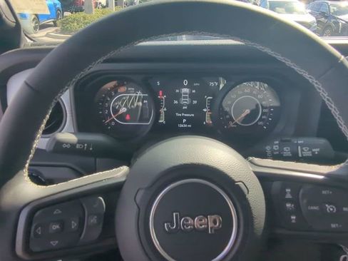 Certified 2025 Jeep Wrangler Unlimited Sport image 27
