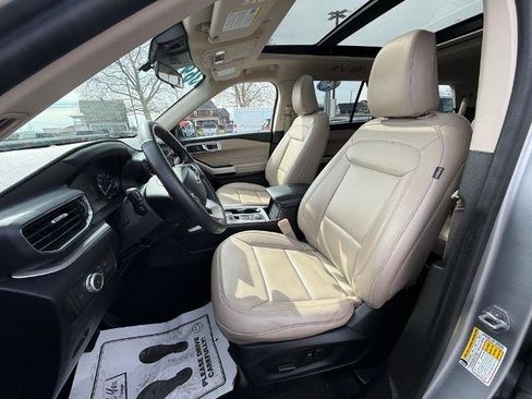 Certified 2022 Ford Explorer XLT w/ Equipment Group 202A AWD/4WD image 15