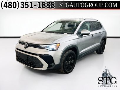 Used 2025 Volkswagen Taos SE w/ Panoramic Sunroof Package