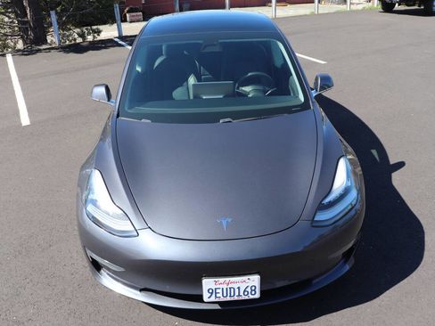 Used 2019 Tesla Model 3 Standard Range Plus image 2