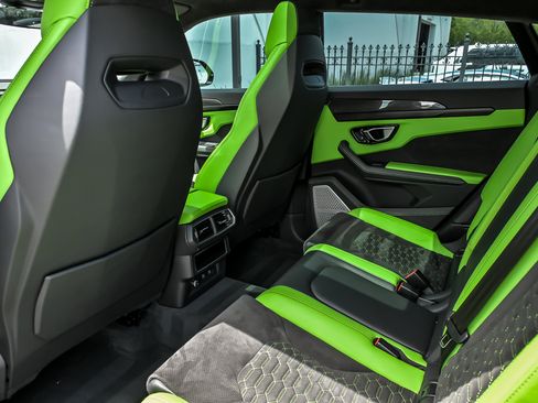 Used 2022 Lamborghini Urus AWD/4WD image 25