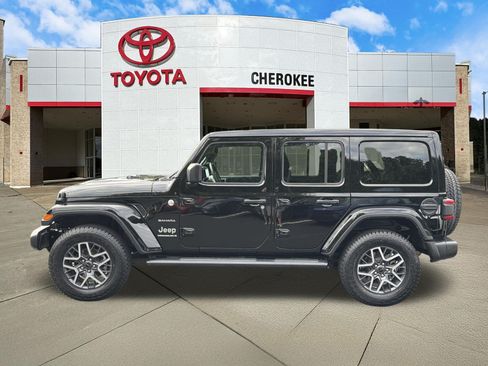 Used 2024 Jeep Wrangler Unlimited Sahara w/ Technology Group AWD/4WD image 10