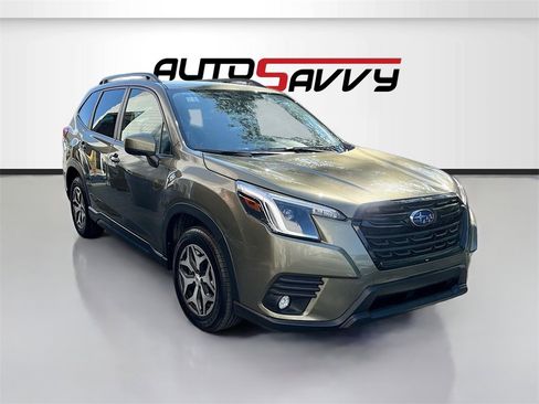 Used 2023 Subaru Forester Premium image 1