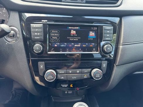 Used 2020 Nissan Rogue SV AWD/4WD image 17