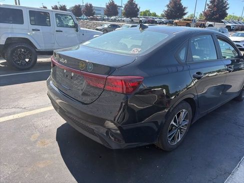 Used 2022 Kia Forte LXS w/ LXS Technology Package FWD image 4