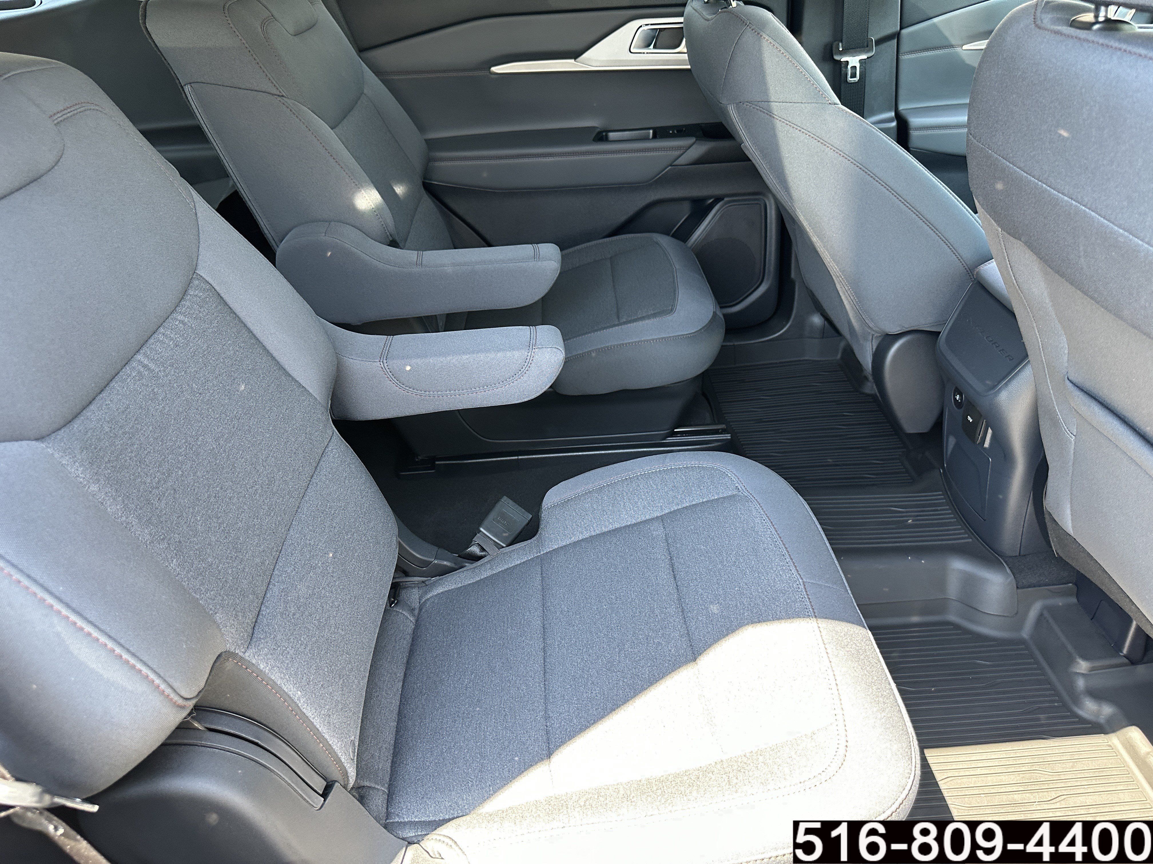 Used 2025 Ford Explorer Active AWD/4WD image 32