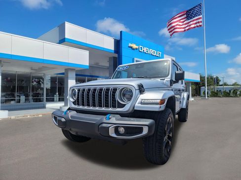 Used 2024 Jeep Wrangler Unlimited Sahara AWD/4WD image 7