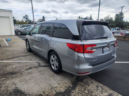 Used 2019 Honda Odyssey EX image 2
