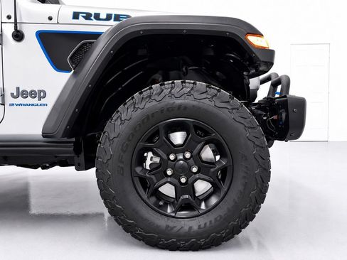 Used 2023 Jeep Wrangler Unlimited Rubicon 4xe AWD/4WD image 11