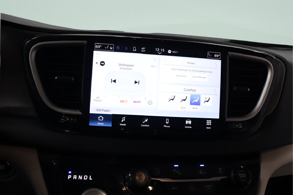 Used 2024 Chrysler Pacifica Touring-L FWD image 9