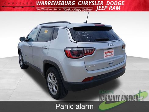 Used 2024 Jeep Compass Latitude AWD/4WD image 7