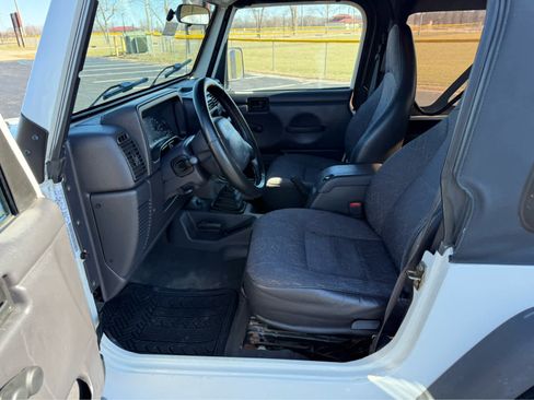 Used 2001 Jeep Wrangler SE image 10