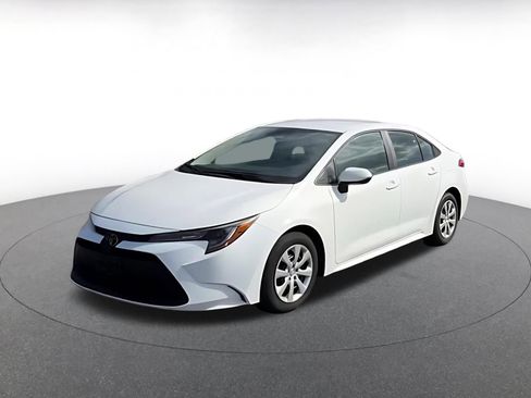 Used 2025 Toyota Corolla LE FWD image 4