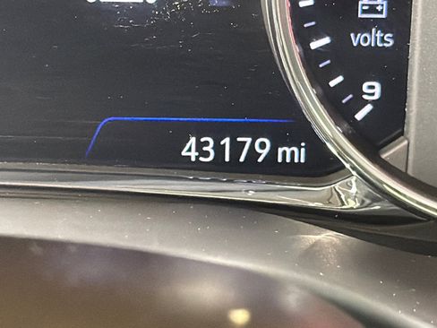 Used 2022 GMC Acadia SLT w/ Technology Package FWD image 30