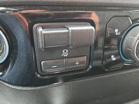 Used 2024 Chevrolet Silverado 2500 LT AWD/4WD image 73