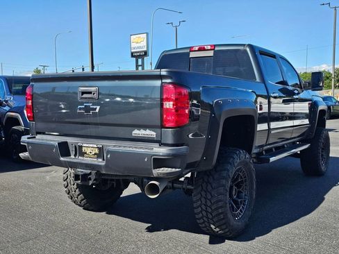 Used 2019 Chevrolet Silverado 2500 High Country AWD/4WD image 3