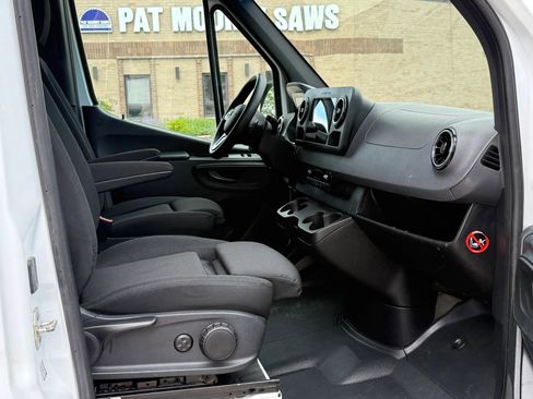 Used 2021 Mercedes-Benz Sprinter 2500 image 11