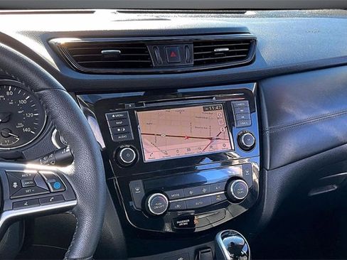 Used 2020 Nissan Rogue SL w/ Premium Package image 9