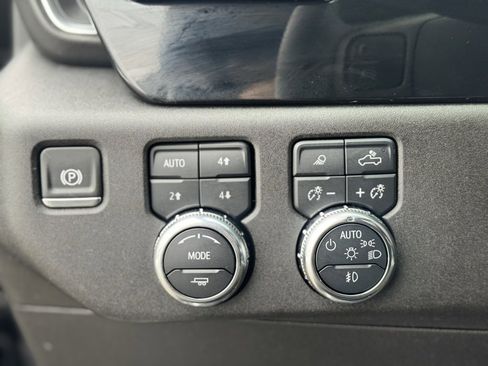 Used 2025 GMC Sierra 2500 SLT w/ SLT Convenience Package image 20