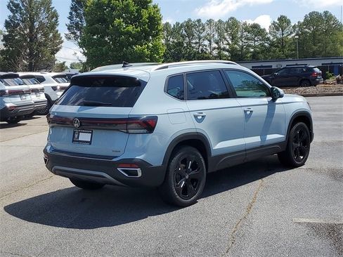 New 2025 Volkswagen Taos SEL image 4