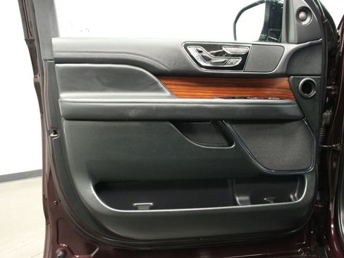Used 2024 Lincoln Navigator Reserve image 14