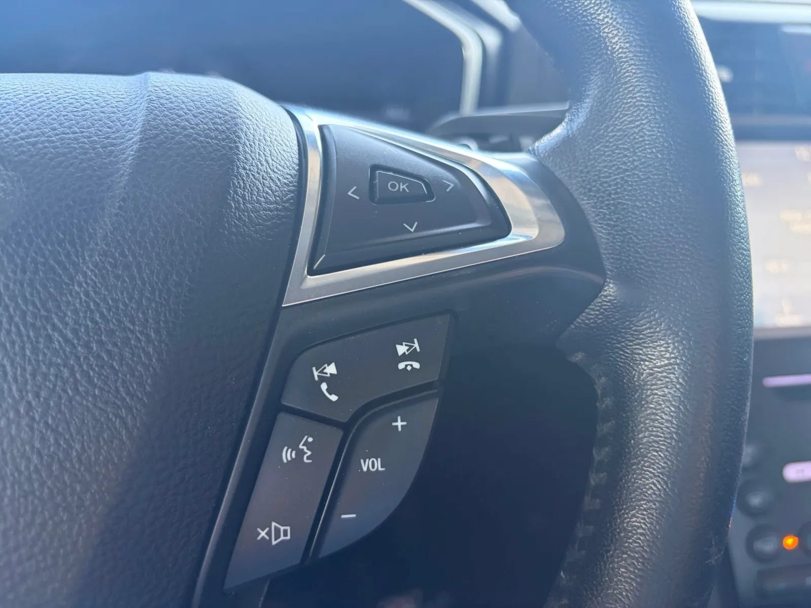 Used 2020 Ford Fusion Titanium AWD/4WD image 32