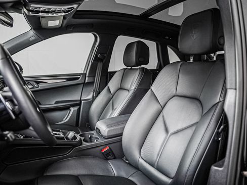Certified 2026 Porsche Macan AWD/4WD image 5