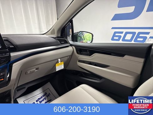 New 2026 Honda Odyssey Touring image 21