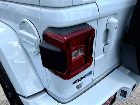 Used 2021 Jeep Wrangler Unlimited Sahara AWD/4WD image 23