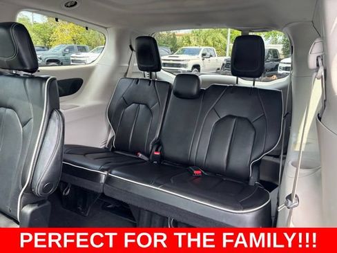 Used 2023 Chrysler Pacifica Limited FWD image 15