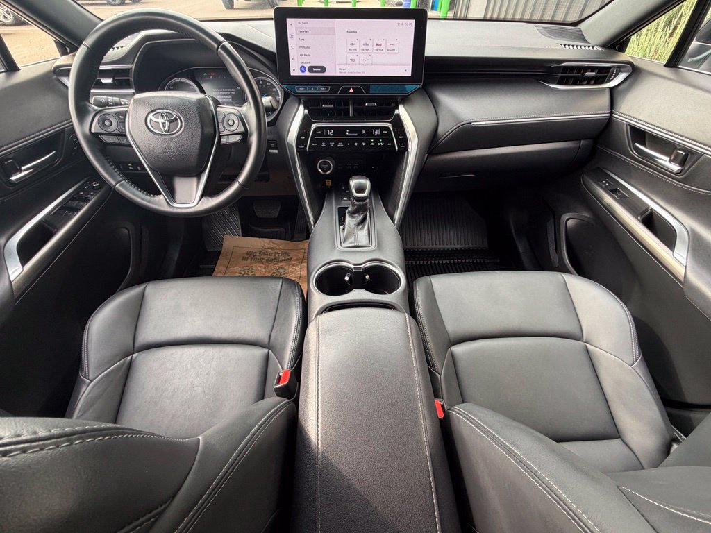 Used 2024 Toyota Venza XLE AWD/4WD image 13