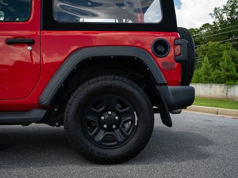 Used 2024 Jeep Wrangler Sport AWD/4WD image 6