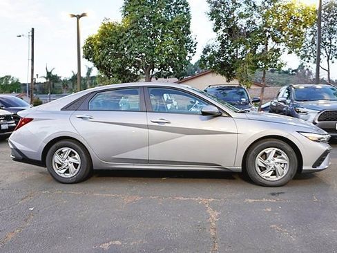 New 2026 Hyundai Elantra SE FWD image 7