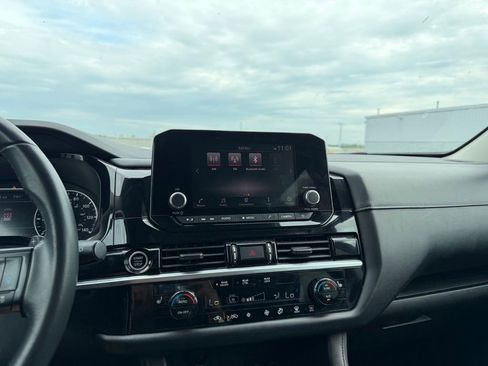 Used 2022 Nissan Pathfinder SV w/ SV Black Package image 25