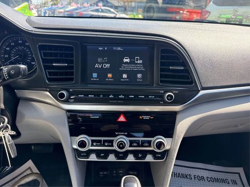 Used 2020 Hyundai Elantra SEL image 14