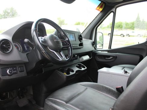 Used 2021 Freightliner Sprinter 2500 RWD image 19