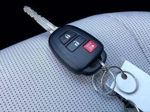 Used 2025 Toyota Corolla Cross L image 14