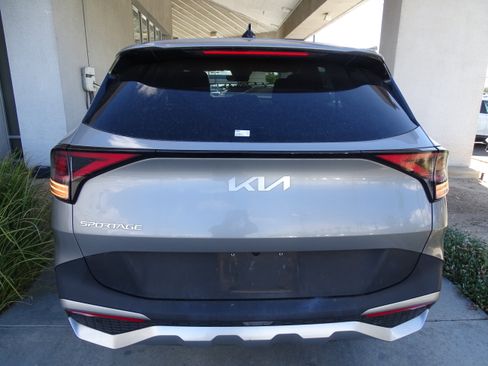 Used 2023 Kia Sportage LX FWD image 5