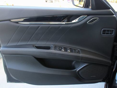 Used 2022 Maserati Quattroporte Modena Q4 AWD/4WD image 46