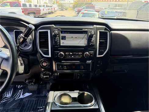 Used 2018 Nissan Titan SV w/ SV Convenience Package AWD/4WD image 6