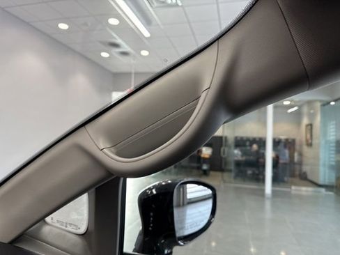 Used 2024 Chrysler Pacifica Touring-L image 32