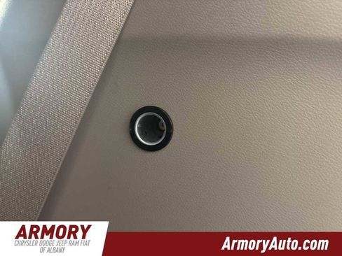 Used 2024 Chrysler Pacifica Touring-L image 30