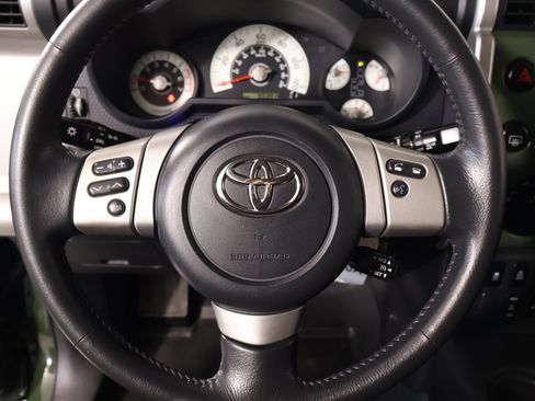Used 2014 Toyota FJ Cruiser 4WD w/ Upgrade Package image 3