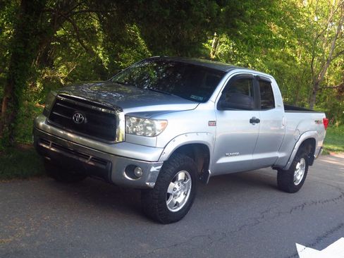 Used 2010 Toyota Tundra 4x4 Double Cab image 20