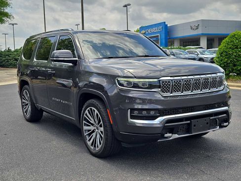 Used 2022 Jeep Grand Wagoneer Series III w/ HD Trailer Tow Package AWD/4WD image 1