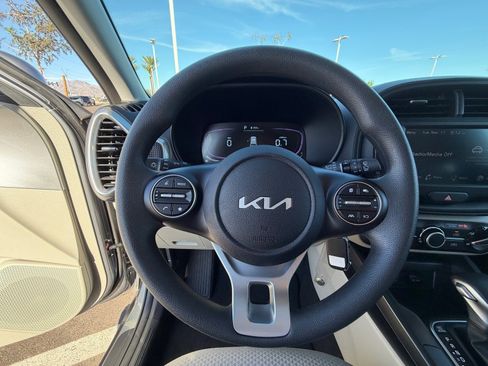 Certified 2025 Kia Soul LX w/ LX Technology Package image 19
