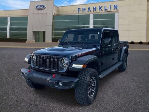 Used 2025 Jeep Gladiator Rubicon w/ Safety Group AWD/4WD image 3