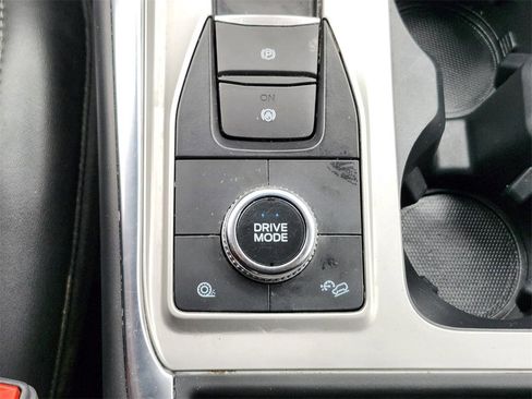 Certified 2022 Ford Explorer XLT w/ Equipment Group 202A image 24