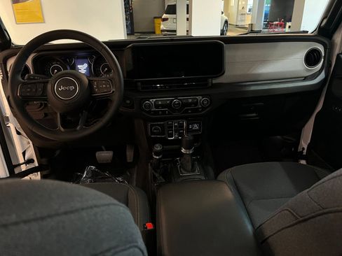Used 2025 Jeep Wrangler Unlimited Sport AWD/4WD image 33